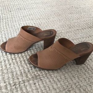 TOMS Majorca Mules in Sandstorm Nubuck